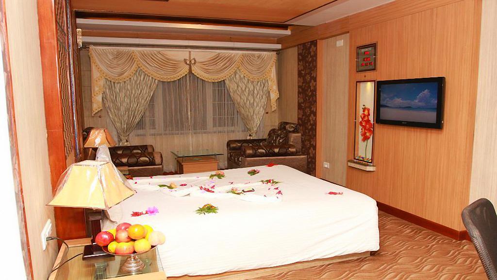 Astoria Residency Hotel Ооти Екстериор снимка