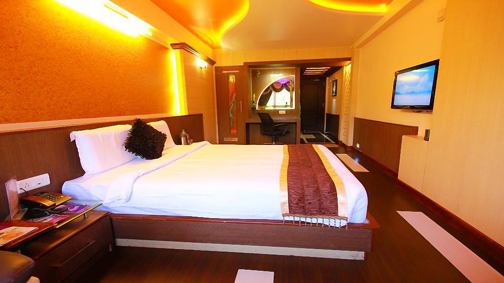Astoria Residency Hotel Ооти Екстериор снимка
